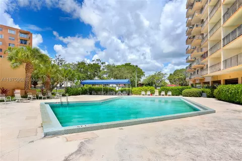 1470 NE 125th Ter #PH12, North Miami, FL 33161