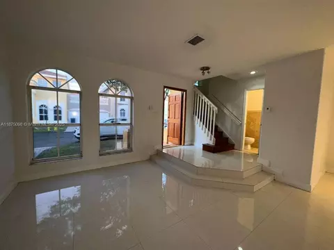 10812 NW 51st Ln, Doral, FL 33172