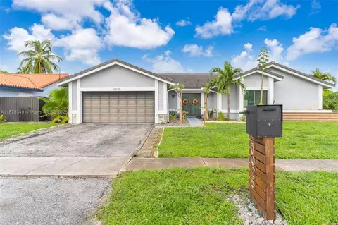 20025 NW 65th Ct, Hialeah, FL 33015