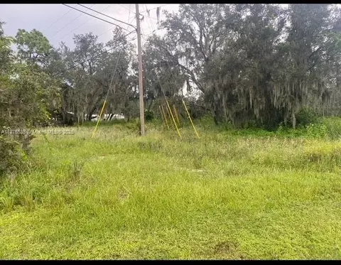 6005 Lake Front Dr, Sebring, FL 33876