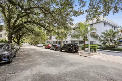 100 Edgewater Dr #142, Coral Gables, FL 33133