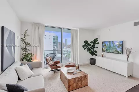 1900 N Bayshore Dr #3207, Miami, FL 33132