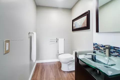 Bath - 8467 NW 201st Ter, Hialeah, FL 33015 photo 3 of 4