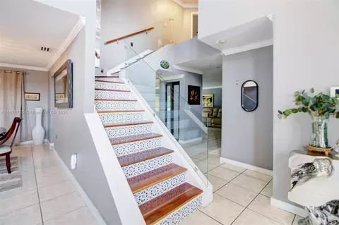 Entry Way - 8467 NW 201st Ter, Hialeah, FL 33015 photo 3 of 5