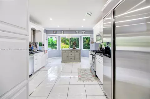 Kitchen - 8467 NW 201st Ter, Hialeah, FL 33015 photo 1 of 3