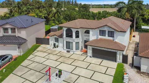 View/Area - 8467 NW 201st Ter, Hialeah, FL 33015 photo 2 of 5