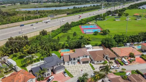 View/Area - 8467 NW 201st Ter, Hialeah, FL 33015 photo 5 of 5