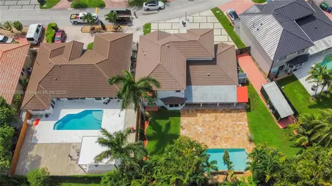 View/Area - 8467 NW 201st Ter, Hialeah, FL 33015 photo 4 of 5