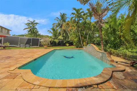 Exterior - 8467 NW 201st Ter, Hialeah, FL 33015 photo 6 of 8