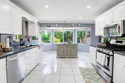 Kitchen - 8467 NW 201st Ter, Hialeah, FL 33015 photo 2 of 3