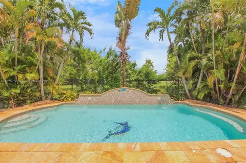 Exterior - 8467 NW 201st Ter, Hialeah, FL 33015 photo 4 of 8