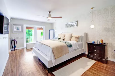 Bedroom - 8467 NW 201st Ter, Hialeah, FL 33015 photo 4 of 5