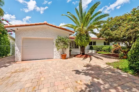 10651 NW 21st Ct, Pembroke Pines, FL 33026