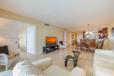3091 N Course Dr #707, Pompano Beach, FL 33069