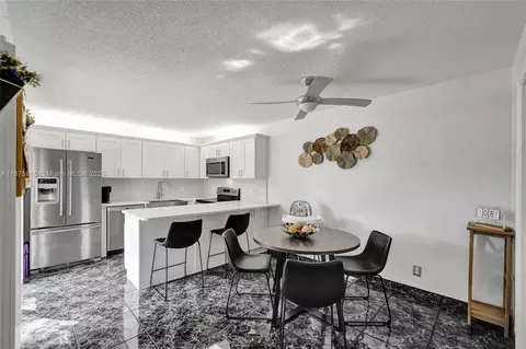 9851 NW 6th Ct, Plantation, FL 33324