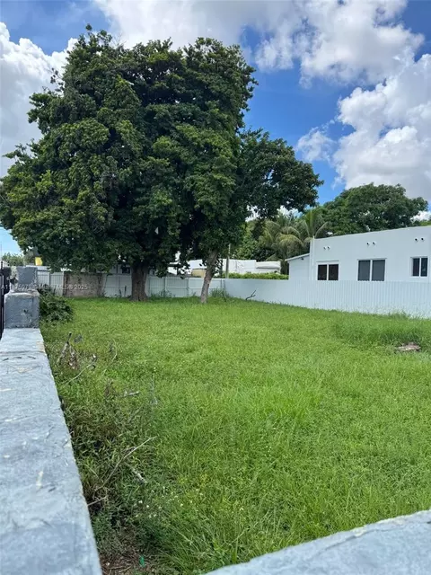 724 NW 47th Ter, Miami, FL 33127