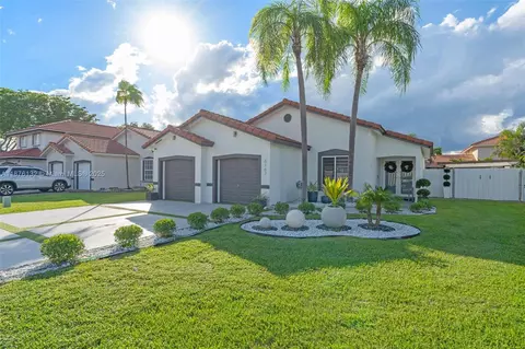 6167 NW 181st Terr Cir N, Hialeah, FL 33015
