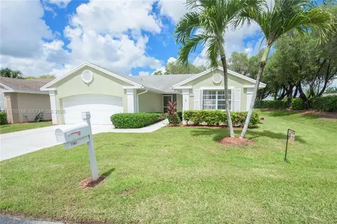 2585 SE 7th Pl, Homestead, FL 33033