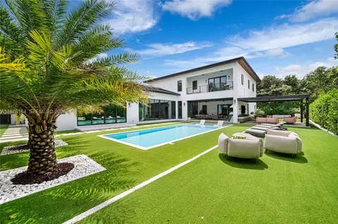 Exterior - 12820 SW 80th Ave, Pinecrest, FL 33156 photo 5 of 10