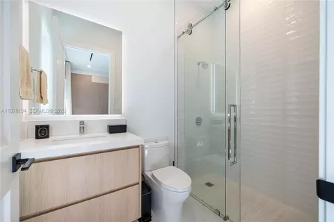 Bath - 12820 SW 80th Ave, Pinecrest, FL 33156 photo 3 of 10