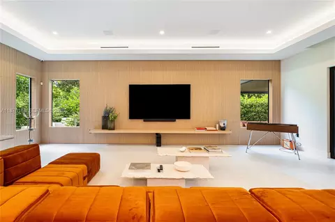 Living - 12820 SW 80th Ave, Pinecrest, FL 33156 photo 7 of 10