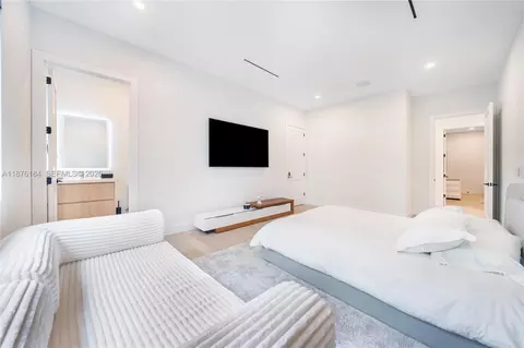 Bedroom - 12820 SW 80th Ave, Pinecrest, FL 33156 photo 5 of 7