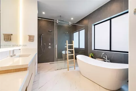 Bath - 12820 SW 80th Ave, Pinecrest, FL 33156 photo 6 of 10