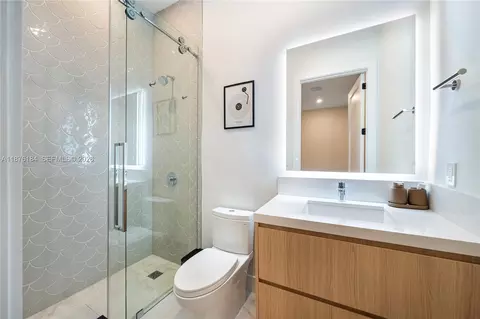Bath - 12820 SW 80th Ave, Pinecrest, FL 33156 photo 7 of 10