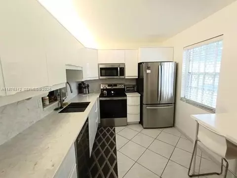 1025 SE 4th Ave #101, Dania Beach, FL 33004