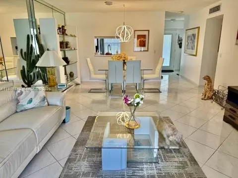 1025 SE 4th Ave #101, Dania Beach, FL 33004
