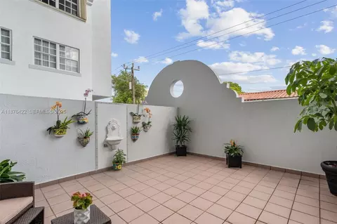 Exterior - 49 Majorca Ave #203, Coral Gables, FL 33134 photo 3 of 6