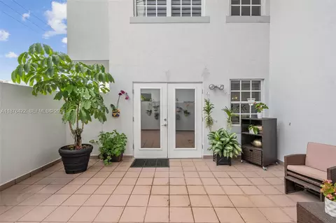Exterior - 49 Majorca Ave #203, Coral Gables, FL 33134 photo 4 of 6