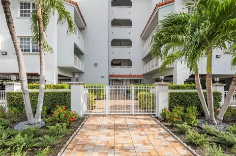 Exterior - 49 Majorca Ave #203, Coral Gables, FL 33134 photo 5 of 6