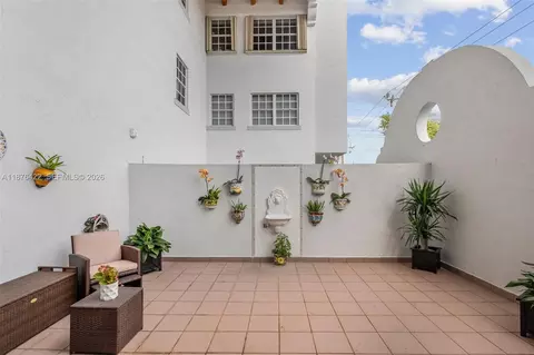 Exterior - 49 Majorca Ave #203, Coral Gables, FL 33134 photo 1 of 6