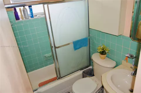 Bath - 601 E 33rd St, Hialeah, FL 33013 photo 1 of 1