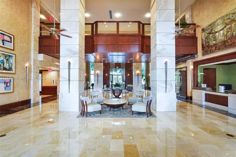 19501 W Country Club Dr #207, Aventura, FL 33180