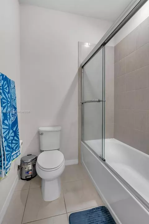 Bath - 4754 Eucalyptus Dr, Hollywood, FL 33021 photo 2 of 3