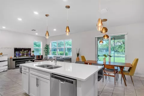 Kitchen - 4754 Eucalyptus Dr, Hollywood, FL 33021 photo 2 of 3