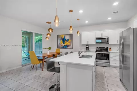 Kitchen - 4754 Eucalyptus Dr, Hollywood, FL 33021 photo 3 of 3