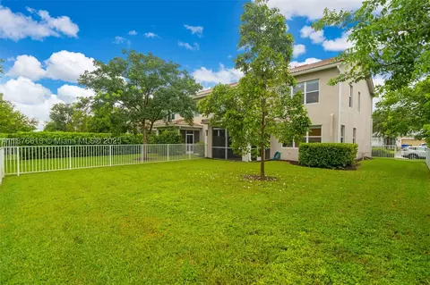 4754 Eucalyptus Dr, Hollywood, FL 33021