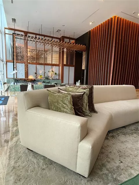 50 Biscayne Blvd #711, Miami, FL 33132