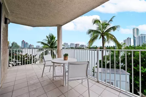 18260 N Bay Rd #320, Sunny Isles Beach, FL 33160