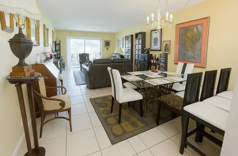 671 S Hollybrook Dr #302, Pembroke Pines, FL 33025