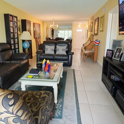 671 S Hollybrook Dr #302, Pembroke Pines, FL 33025
