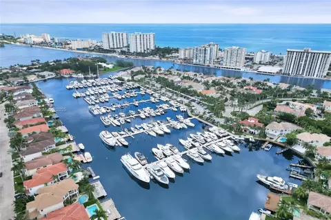 842 Spinnaker Dr E, Hollywood, FL 33019