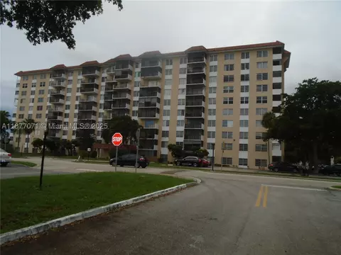 4174 Inverrary Dr #303, Lauderhill, FL 33319