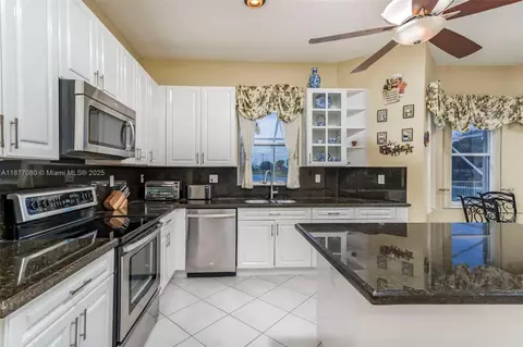 Kitchen - 2091 SW 176th Ave, Miramar, FL 33029 photo 3 of 3