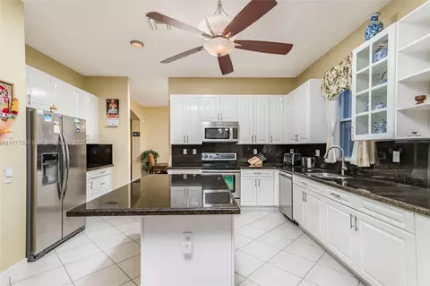 Kitchen - 2091 SW 176th Ave, Miramar, FL 33029 photo 2 of 3