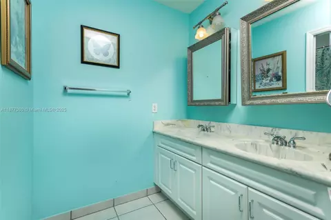 Bath - 2091 SW 176th Ave, Miramar, FL 33029 photo 4 of 4