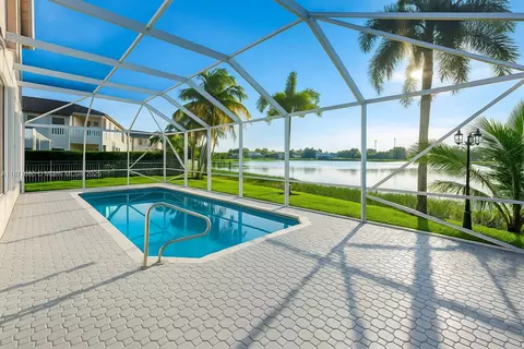 Exterior - 2091 SW 176th Ave, Miramar, FL 33029 photo 2 of 7